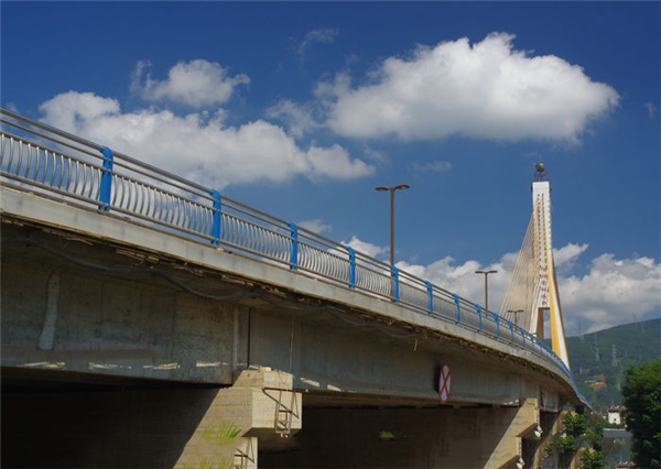 呼伦贝尔304不锈钢桥梁护栏：安全、耐用与美观的完美结合